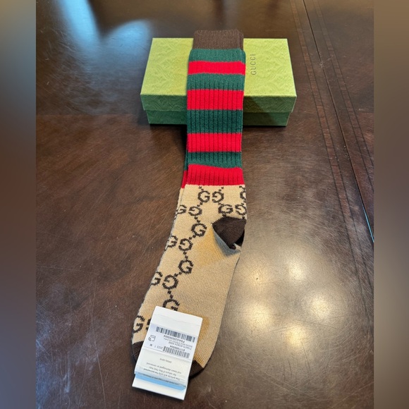 Gucci Accessories - New Authentic Gucci GG Supreme Logo Green Red Socks Size M